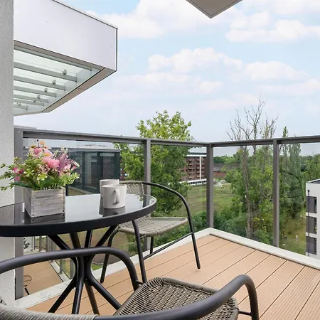 Elegancki Blisko Rzeki Z Garazem Na 2 Auta By Renters Appartement Wrocław