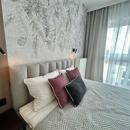 Elegancki Blisko Rzeki Z Garazem Na 2 Auta By Renters Apartment Wroclaw