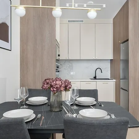 شقة Elegancki Blisko Rzeki Z Garazem Na 2 Auta By Renters فروتسواف
