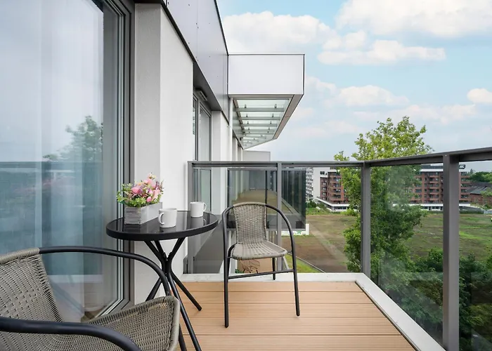 Elegancki Blisko Rzeki Z Garazem Na 2 Auta By Renters Daire